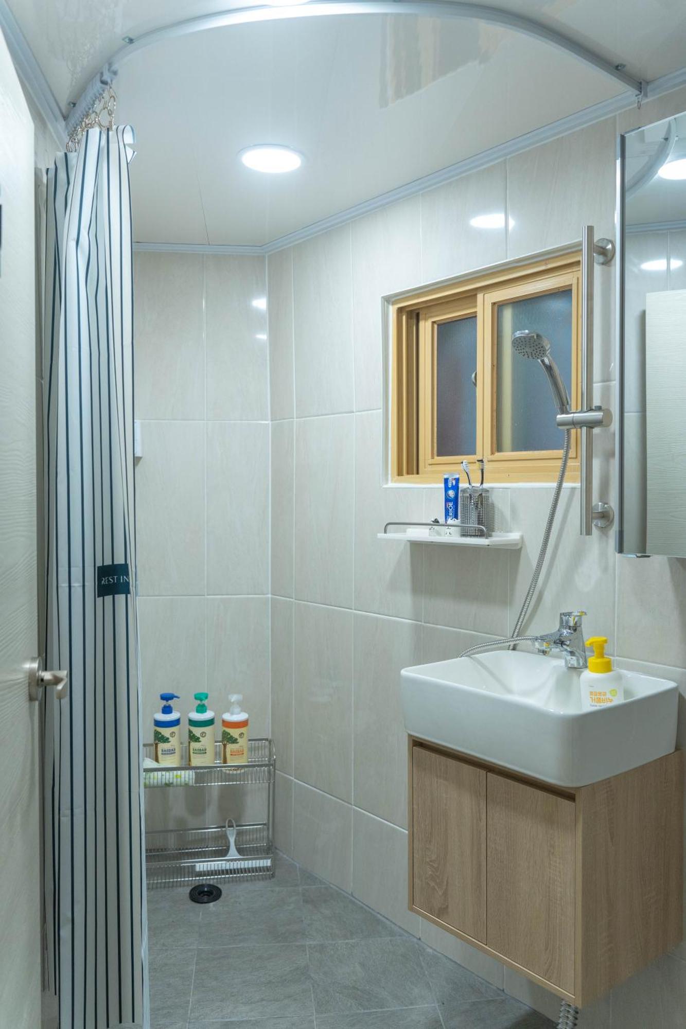 Soo Stay-4bed&double Room, Hongdae, Sinchon 10min * Seoul